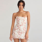Glamorous – Trägerloses, gerüschtes Korsett-Minikleid mit Rosendruck – Geblümt